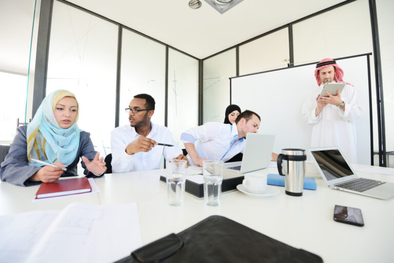 arabic-people-having-a-business-meeting_hfhqnocvi-scaled